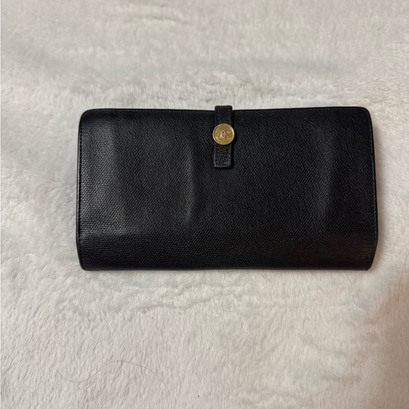 Chanel Wallet with Gold Logo - Picture 3 of 15